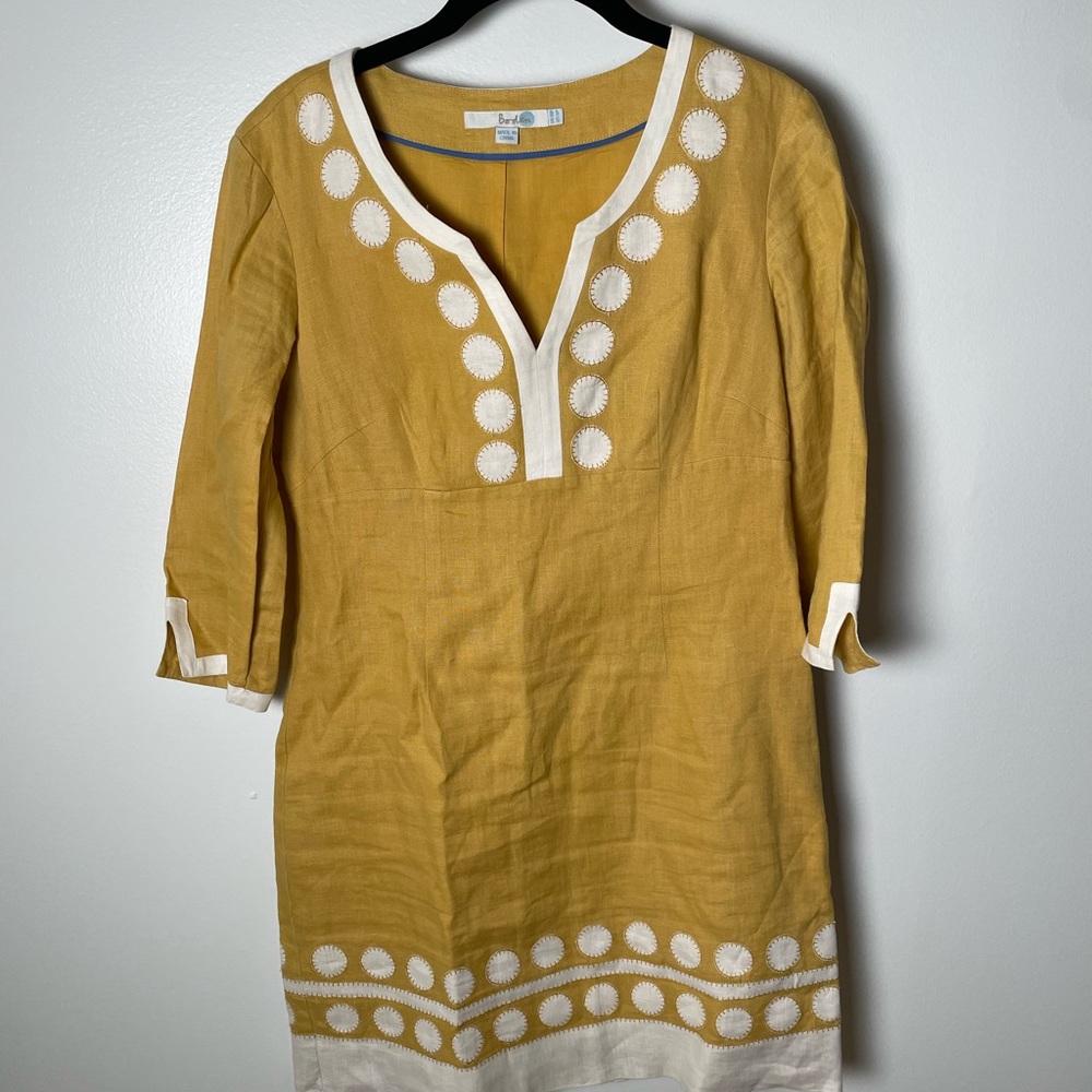 Boden linen dress. Embroidered white appliqué. Size 6p. 3/4 sleeve dress.
